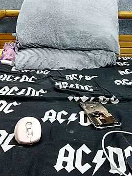 yazinyazin1 online show from December 23, 2025, 10:57 am