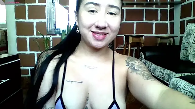 Snapshot of Roxy_Heat chatting on October 15, 2025, 3:01 pm Roxy Heat online show from October 15, 2025, 3:01 pm