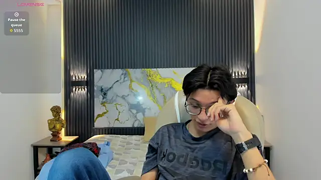 SantiagoRusso18 online show from December 2, 2025, 2:50 am