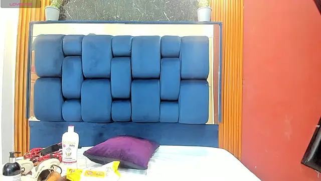 JisooLuv online show from November 22, 2025, 1:32 pm