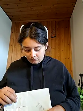 YoungLiisaxx online show from October 25, 2025, 9:06 am