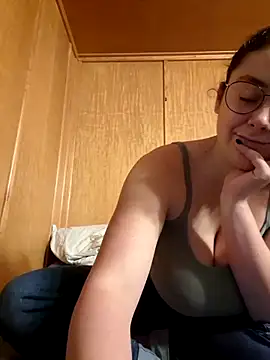 YoungLiisaxx online show from November 17, 2025, 11:43 pm