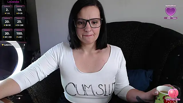 Olivia Darling online show from October 17, 2025, 9:12 am