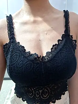 Mlemmz online show from April 17, 2026, 11:08 pm