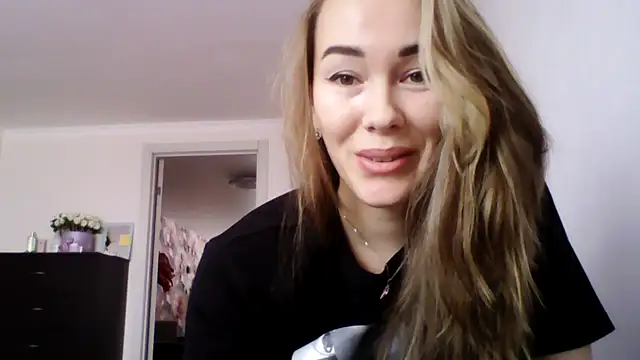 Sovaee online show from October 10, 2025, 4:22 am