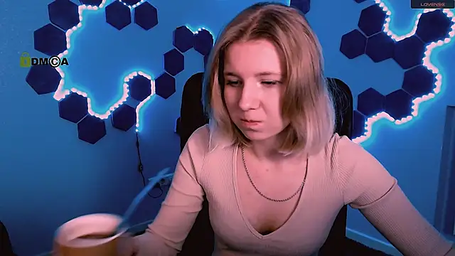 gloria bubble online show from November 22, 2025, 10:47 am