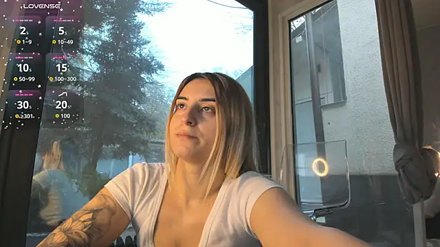 Ella Vee online show from November 29, 2025, 6:49 am