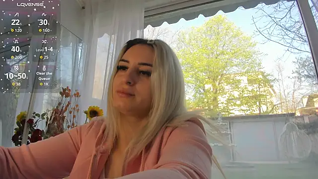 Ella Vee online show from April 15, 2026, 5:47 am