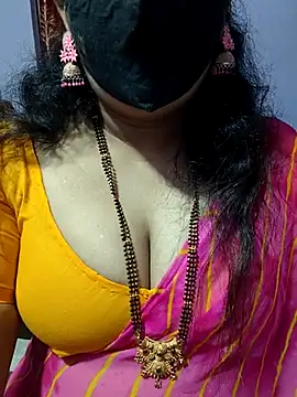 Snapshot of luci-queen chatting on October 15, 2025, 8:14 am luci-queen online show from October 15, 2025, 8:14 am