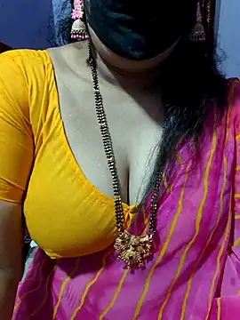 Snapshot of luci-queen chatting on October 17, 2025, 4:59 am luci-queen online show from October 17, 2025, 4:59 am