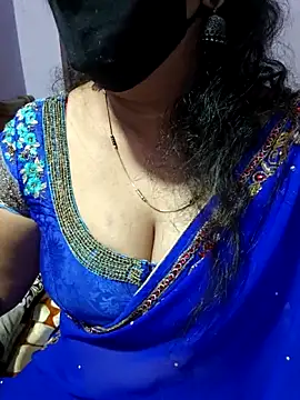 Snapshot of luci-queen chatting on November 12, 2025, 1:28 am luci-queen online show from November 12, 2025, 1:28 am