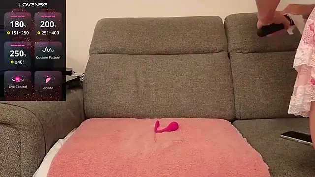 Snapshot of Lapetitefrenchie83 chatting on April 28, 2026, 8:52 am Lapetitefrenchie83 online show from April 28, 2026, 8:52 am