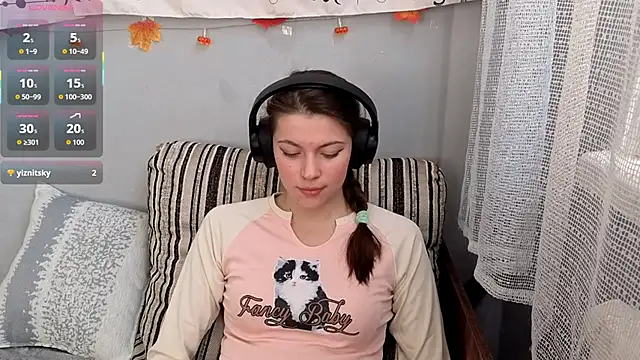 CutieAnny online show from November 16, 2025, 6:41 am