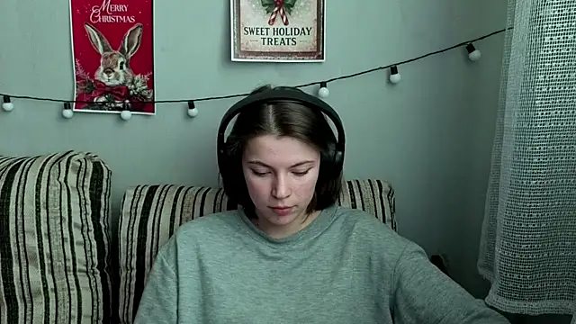 CutieAnny online show from January 19, 2026, 8:18 am