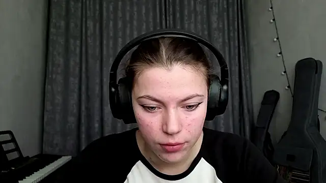 CutieAnny online show from March 10, 2026, 6:18 am