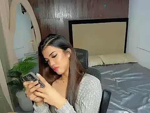 CassieSommereux online show from December 17, 2025, 5:35 am