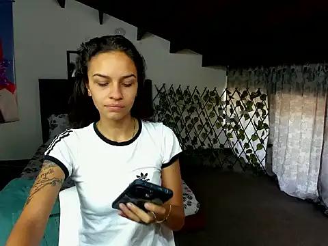 Skylovershot online show from November 25, 2025, 1:44 pm