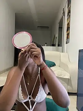 zaracollins01 online show from October 31, 2025, 12:11 am