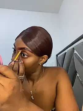 zaracollins01 online show from April 17, 2026, 1:19 am