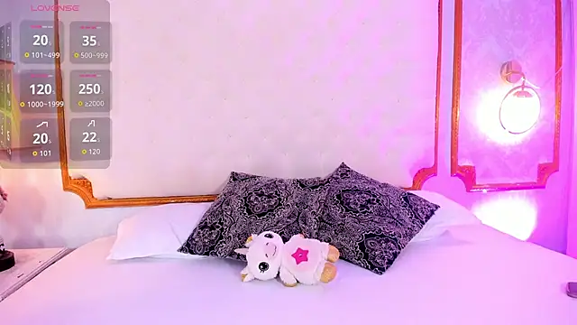 Manelyk evanss  online show from September 9, 2025, 11:21 am