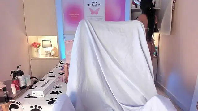 LexxaQueen online show from February 17, 2026, 4:09 am