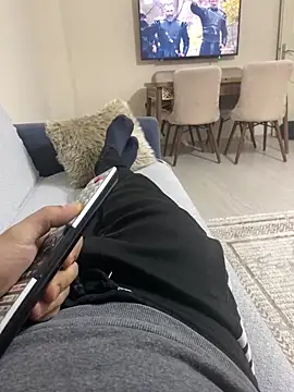 banuemre28 online show from December 3, 2025, 5:00 pm