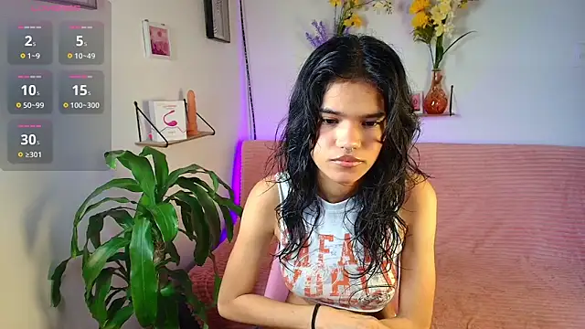 Snapshot of emycarver09 chatting on October 17, 2025, 12:19 pm emycarver09 online show from October 17, 2025, 12:19 pm