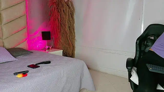 samiradoll online show from December 15, 2025, 3:33 am