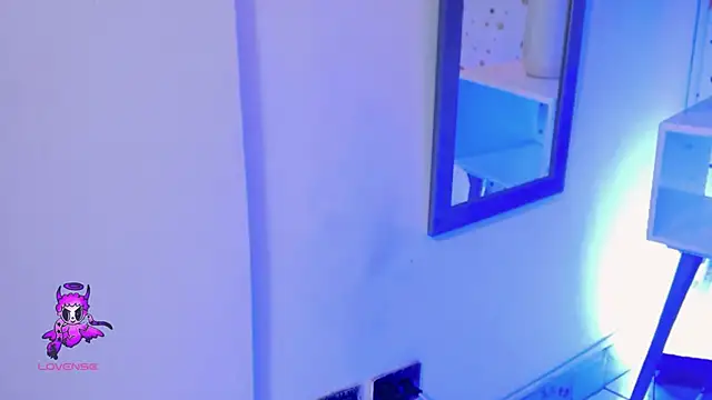 ArianaSantana online show from November 10, 2025, 12:37 pm