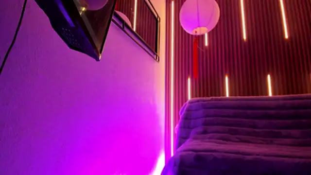 ArianaSantana online show from December 21, 2025, 12:56 pm