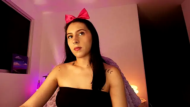 Snapshot of violethun_ chatting on October 14, 2025, 4:57 am violethun  online show from October 14, 2025, 4:57 am