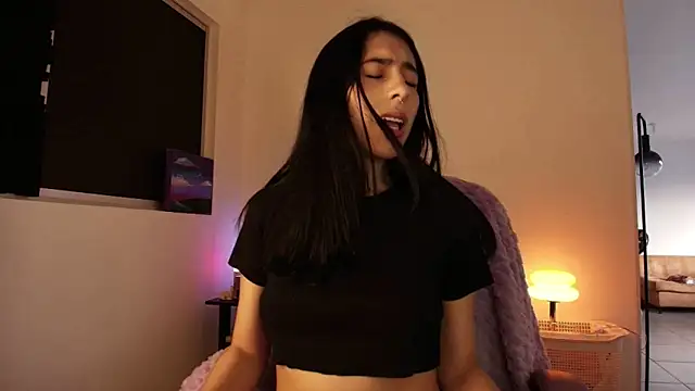 Snapshot of violethun_ chatting on October 19, 2025, 10:49 am violethun  online show from October 19, 2025, 10:49 am