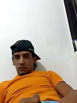 Snapshot of guevuuu chatting on February 16, 2026, 12:51 am guevuuu online show from February 16, 2026, 12:51 am