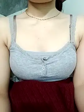 LucyyLy online show from November 17, 2025, 2:39 am