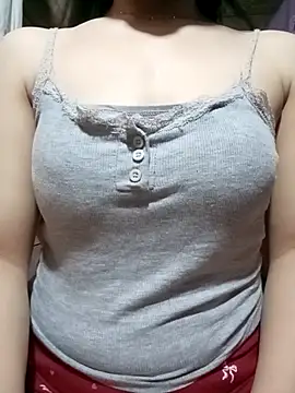 LucyyLy online show from April 5, 2026, 1:08 pm