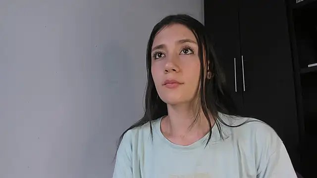 Snapshot of catalella_0 chatting on September 15, 2025, 9:37 pm catalella 0 online show from September 15, 2025, 9:37 pm