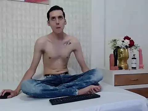 LuigiMarchetti online show from September 29, 2025, 7:40 pm