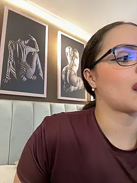 Tayler Kim online show from December 15, 2025, 6:34 pm