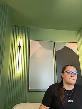 Tayler Kim online show from March 12, 2026, 6:47 pm