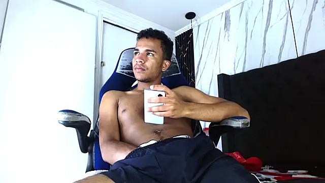 aston xvera online show from October 18, 2025, 3:35 pm