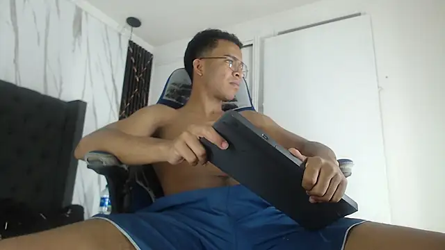 aston xvera online show from November 12, 2025, 3:51 am