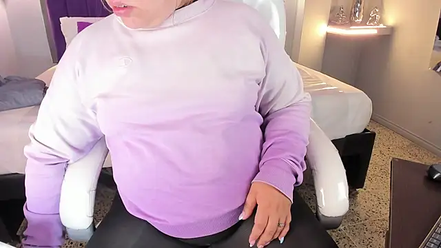 Miss Francheska online show from March 12, 2026, 11:49 am