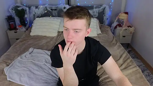 happy de1mos online show from November 1, 2025, 9:28 pm