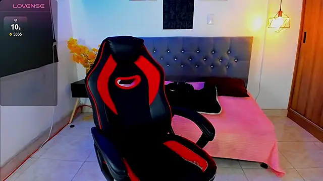 Nicolas James Sc online show from December 4, 2025, 1:42 pm