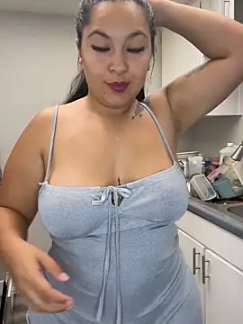 latina curvy22 online show from September 18, 2025, 7:16 pm