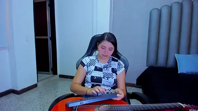 Charlotte-Star online show from December 17, 2025, 8:15 pm