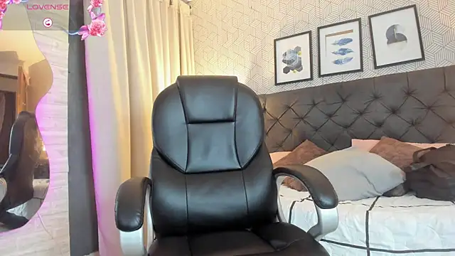 Snapshot of sophie__blare chatting on September 27, 2025, 8:03 pm sophie  blare online show from September 27, 2025, 8:03 pm