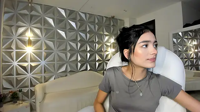 zoerouse  online show from January 16, 2026, 8:13 pm