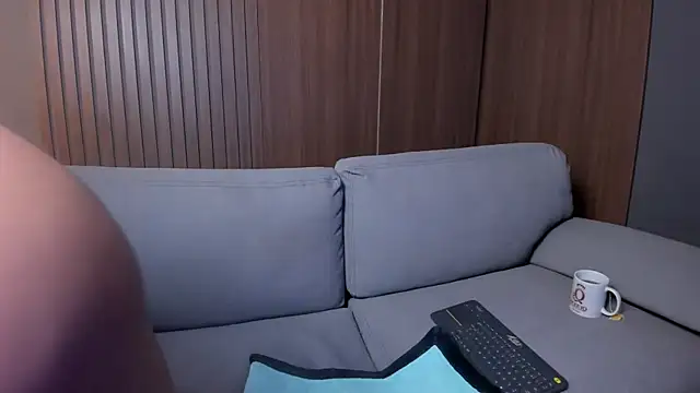 milaowens online show from February 18, 2025, 10:49 am