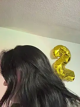 MyHoneyFrida online show from November 27, 2025, 4:03 am